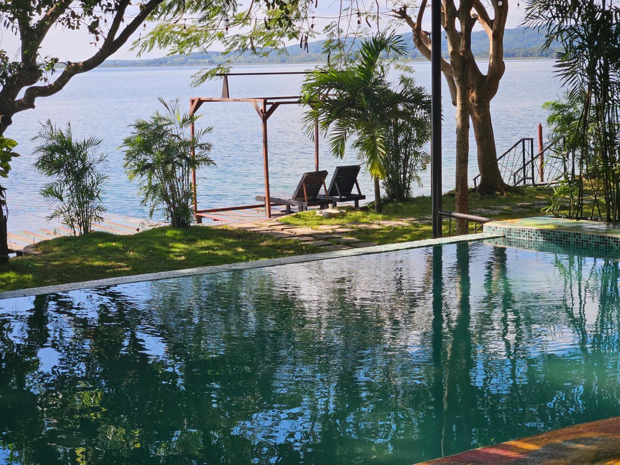 Las Luciernagas Hotel 弗洛勒斯 外观 照片