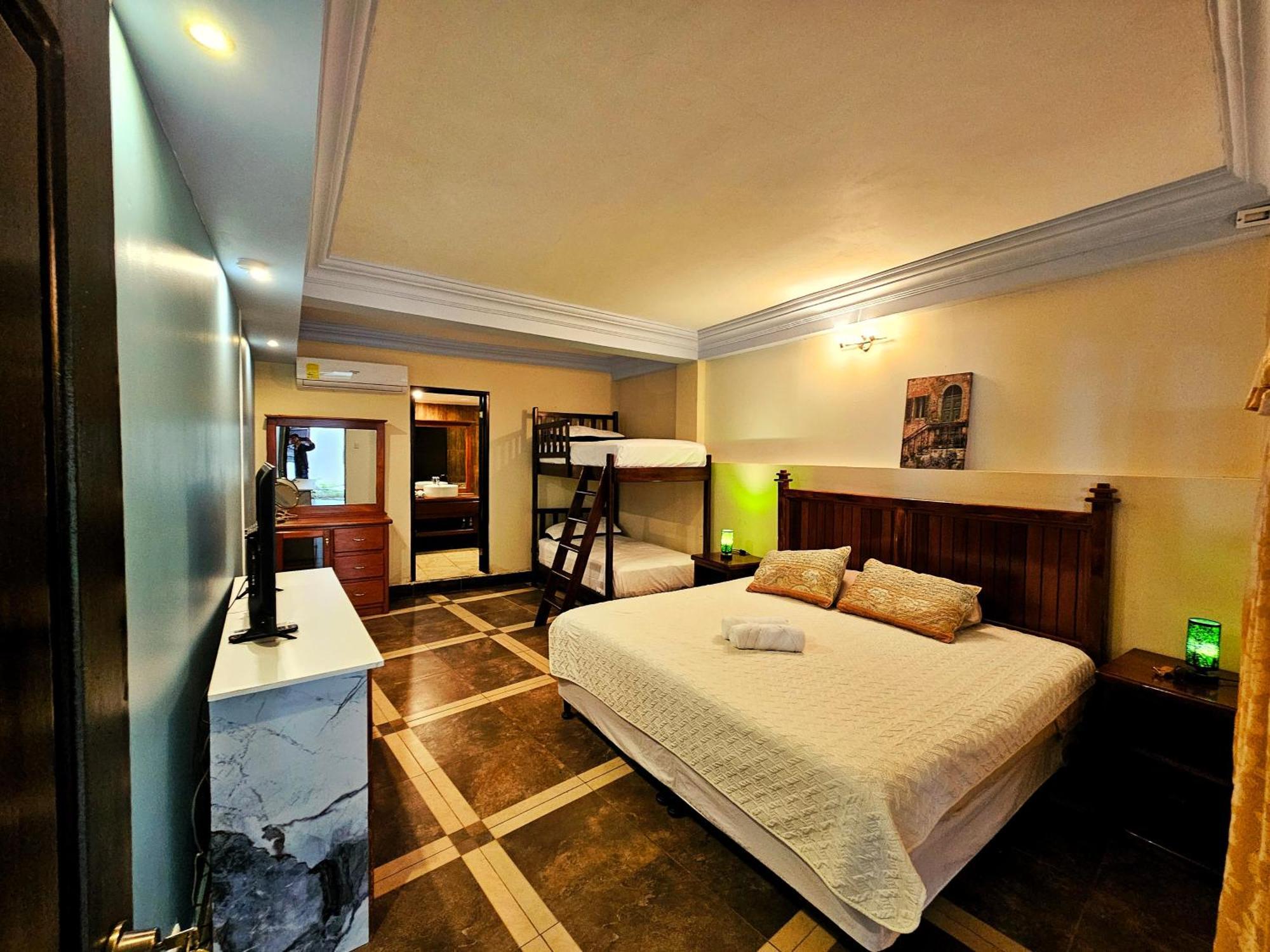 Las Luciernagas Hotel 弗洛勒斯 外观 照片