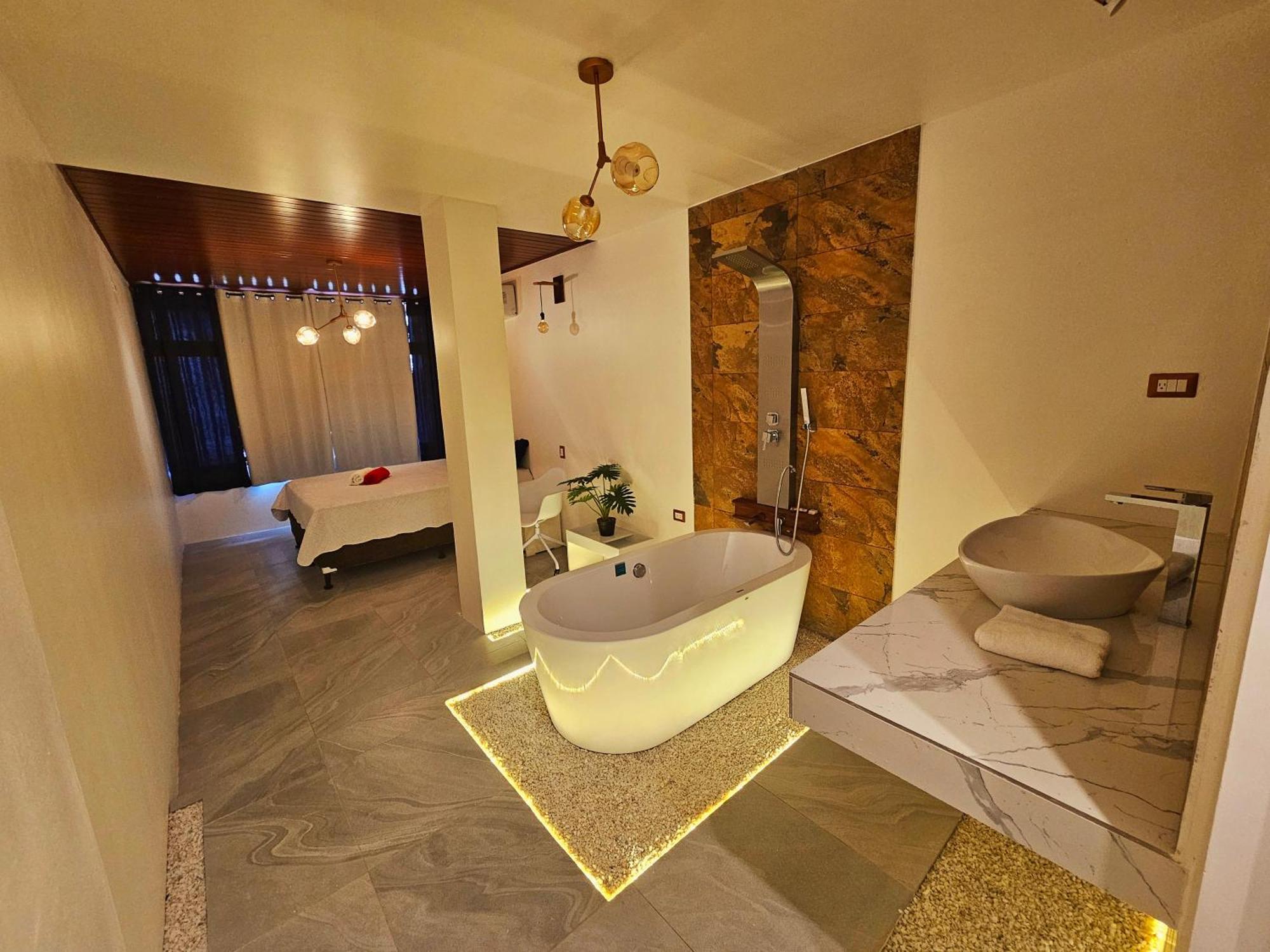 Las Luciernagas Hotel 弗洛勒斯 外观 照片